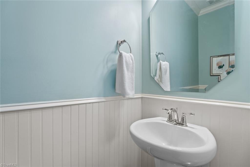 Winston-Salem, North Carolina 27103, United States, 3 Bedrooms Bedrooms, ,3 BathroomsBathrooms,Residential,Pending,76660