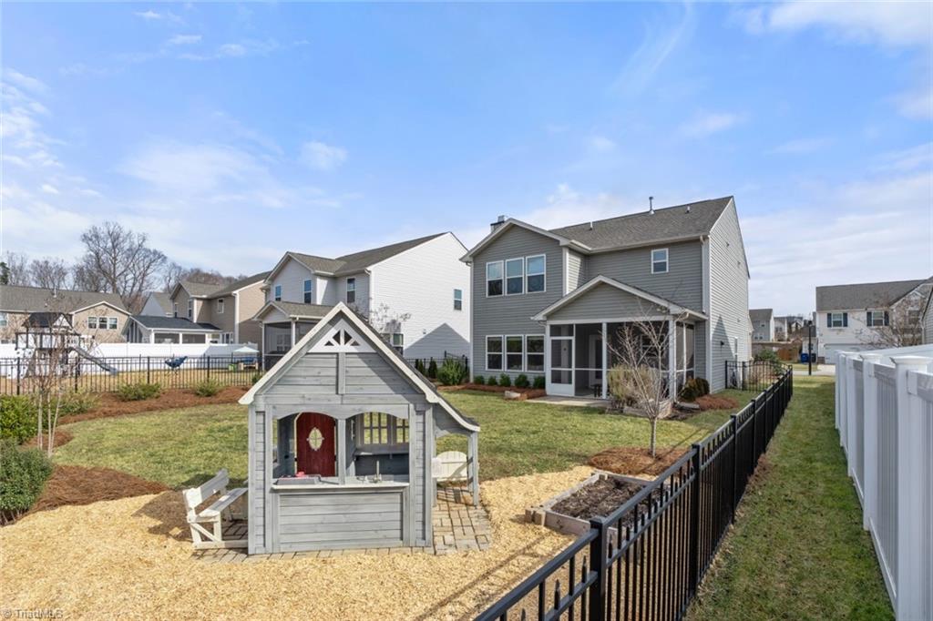 Winston-Salem, North Carolina 27103, United States, 3 Bedrooms Bedrooms, ,3 BathroomsBathrooms,Residential,Pending,76660