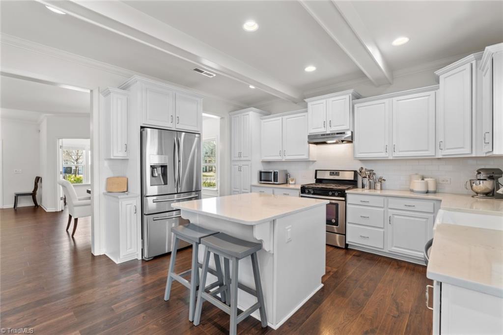 Winston-Salem, North Carolina 27103, United States, 3 Bedrooms Bedrooms, ,3 BathroomsBathrooms,Residential,Pending,76660