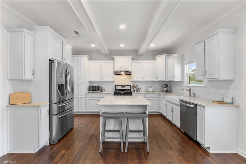 Winston-Salem, North Carolina 27103, United States, 3 Bedrooms Bedrooms, ,3 BathroomsBathrooms,Residential,Pending,76660