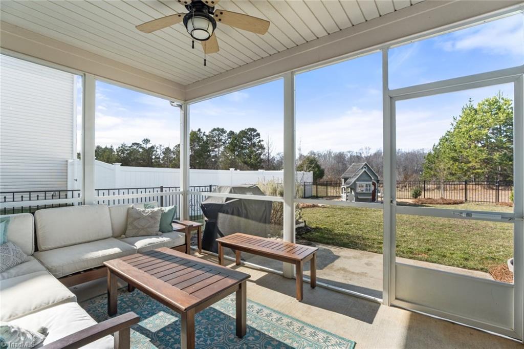 Winston-Salem, North Carolina 27103, United States, 3 Bedrooms Bedrooms, ,3 BathroomsBathrooms,Residential,Pending,76660