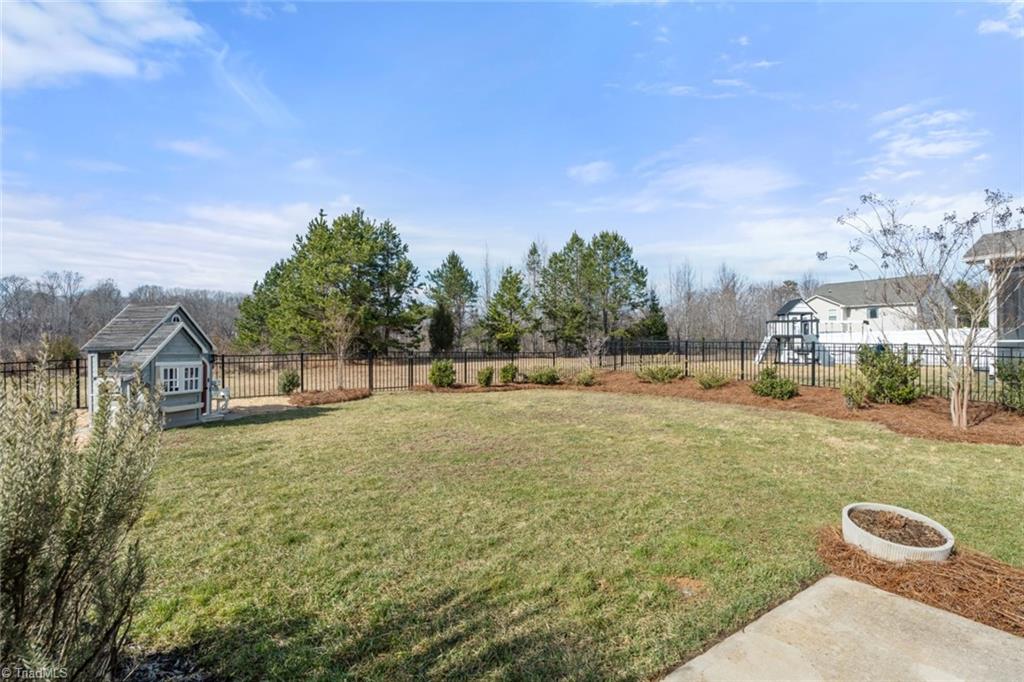 Winston-Salem, North Carolina 27103, United States, 3 Bedrooms Bedrooms, ,3 BathroomsBathrooms,Residential,Pending,76660