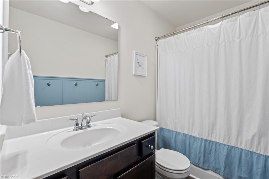 Winston-Salem, North Carolina 27103, United States, 3 Bedrooms Bedrooms, ,3 BathroomsBathrooms,Residential,Pending,76660