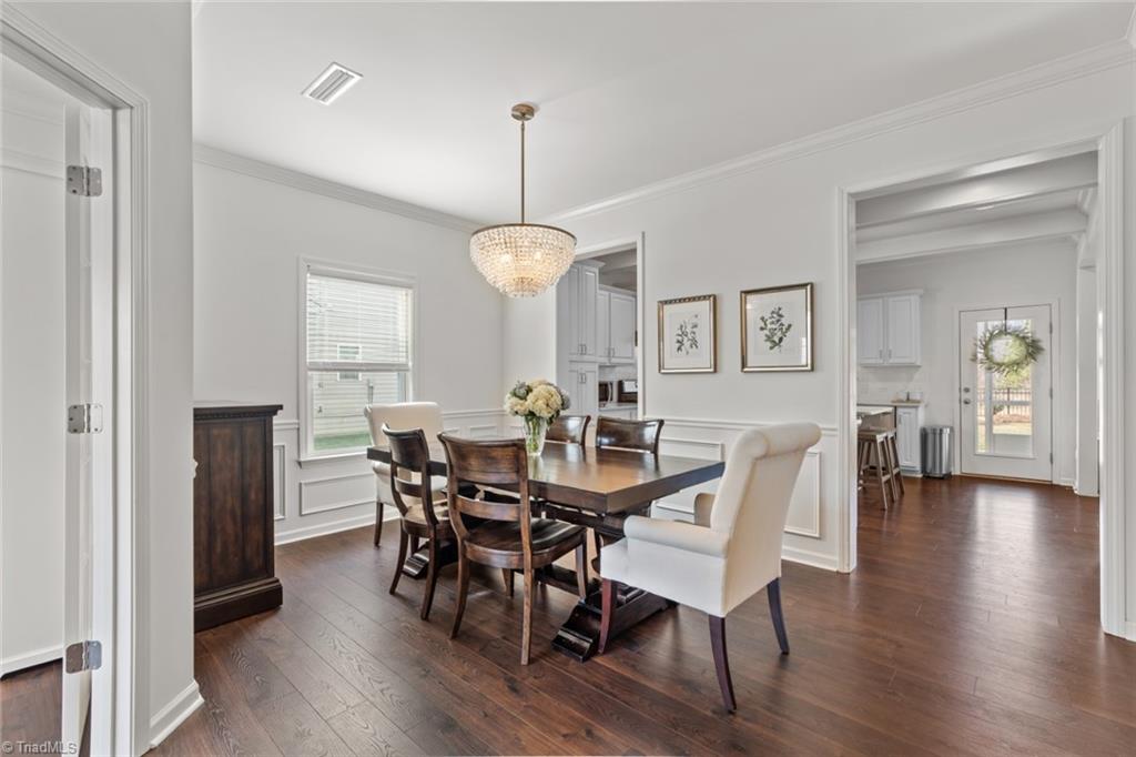 Winston-Salem, North Carolina 27103, United States, 3 Bedrooms Bedrooms, ,3 BathroomsBathrooms,Residential,Pending,76660