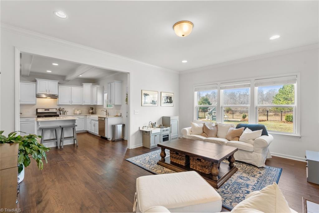 Winston-Salem, North Carolina 27103, United States, 3 Bedrooms Bedrooms, ,3 BathroomsBathrooms,Residential,Pending,76660