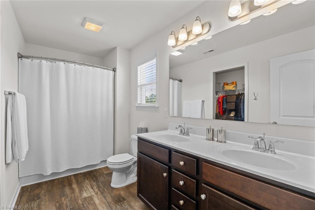 Winston-Salem, North Carolina 27103, United States, 3 Bedrooms Bedrooms, ,3 BathroomsBathrooms,Residential,Pending,76660