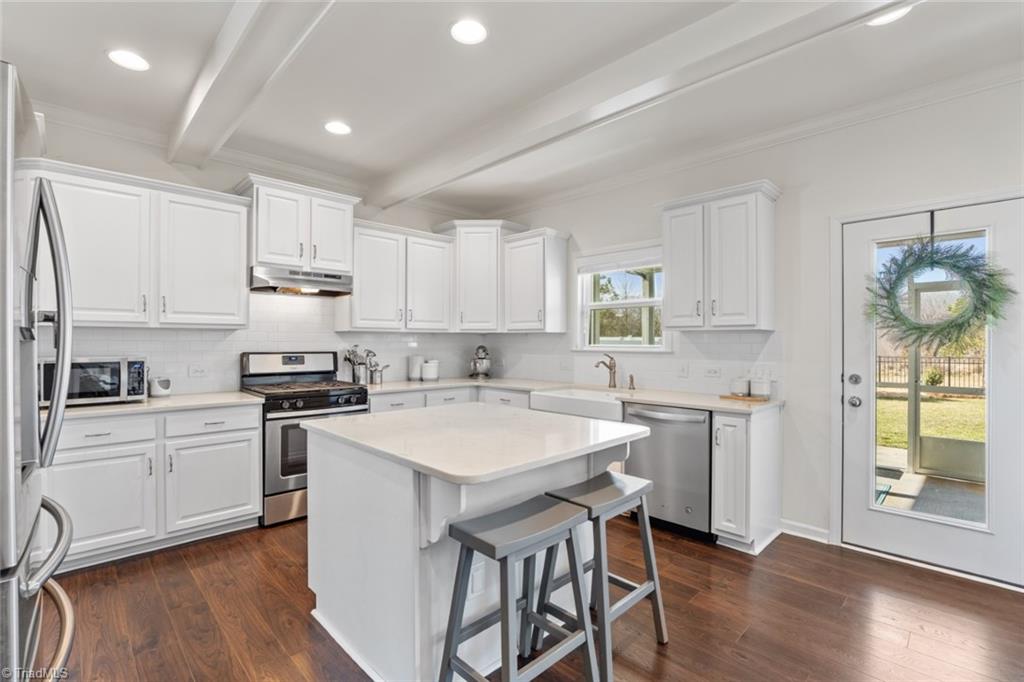 Winston-Salem, North Carolina 27103, United States, 3 Bedrooms Bedrooms, ,3 BathroomsBathrooms,Residential,Pending,76660