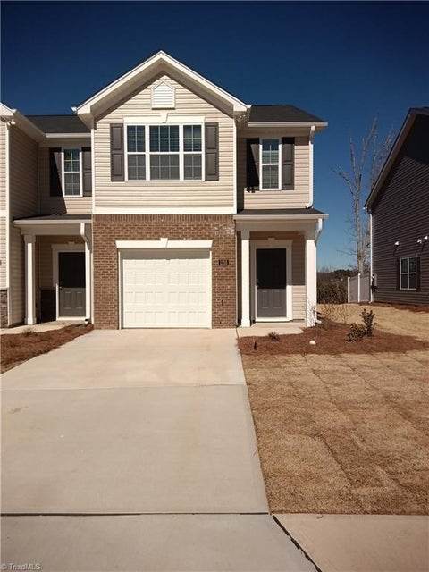 Homes For Rent - 1355 Amberview Lane<br/> Kernersville, NC 27284