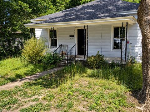 Homes For Sale - 911 Tulloch Street<br/> Rockingham County, Eden, NC 27288