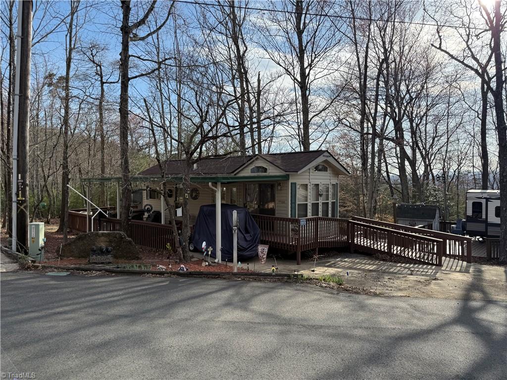 147 Laurelwood Lane, Traphill, North Carolina image 1