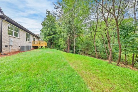 A home in Clemmons