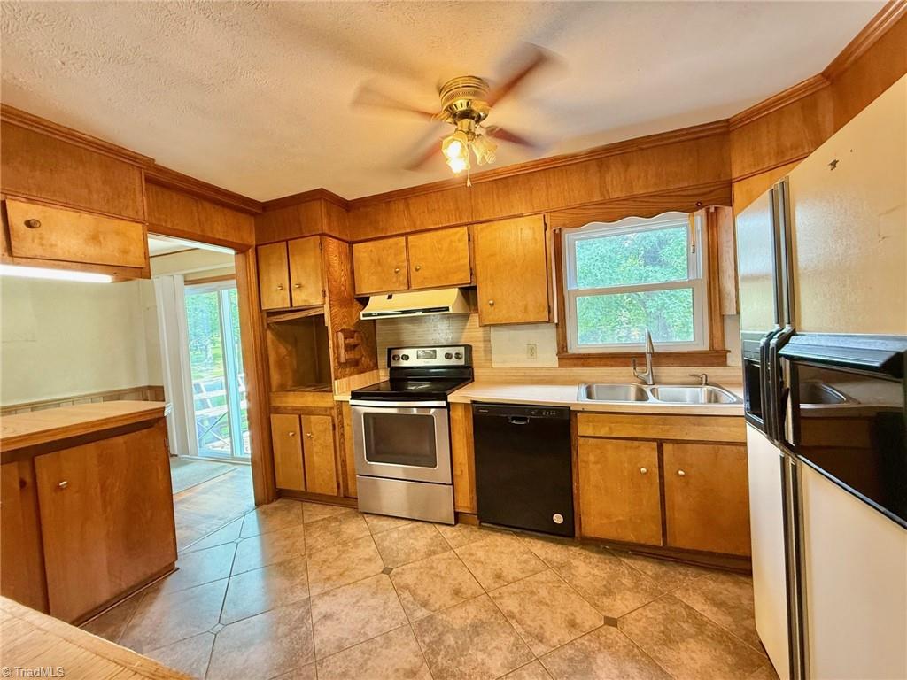 Greensboro, North Carolina 27407, United States, 3 Bedrooms Bedrooms, ,3 BathroomsBathrooms,Residential,Pending,168599