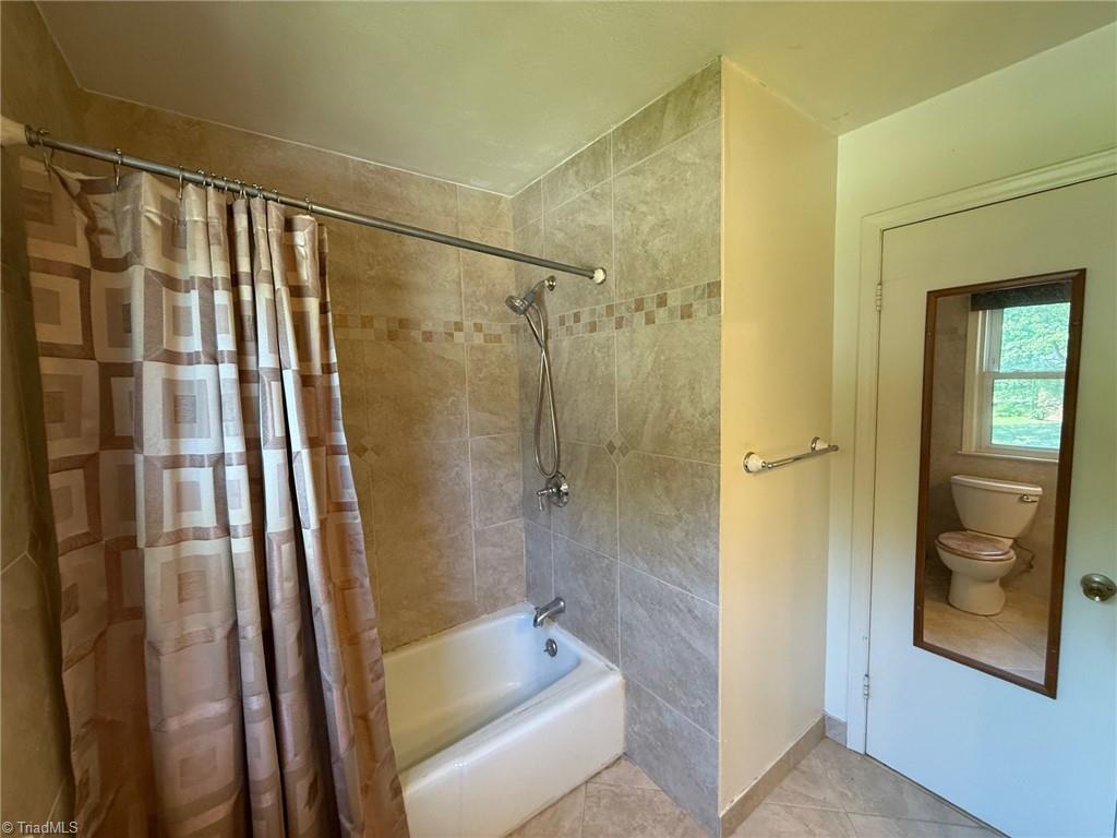 Greensboro, North Carolina 27407, United States, 3 Bedrooms Bedrooms, ,3 BathroomsBathrooms,Residential,Pending,168599