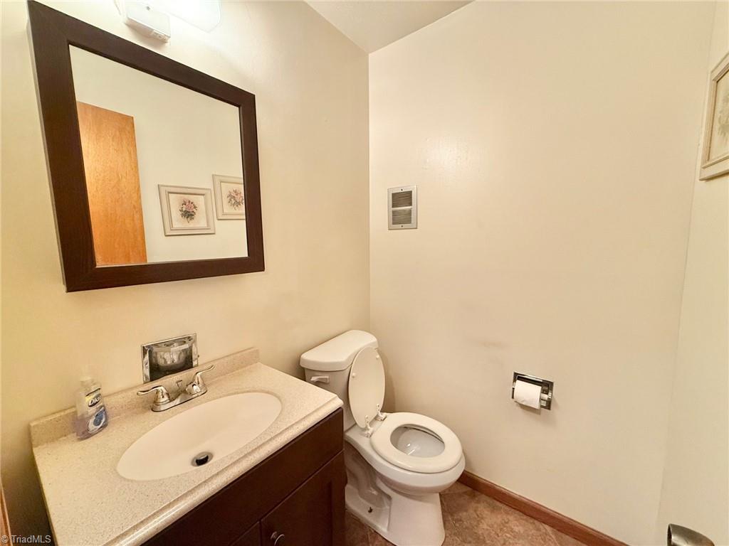 Greensboro, North Carolina 27407, United States, 3 Bedrooms Bedrooms, ,3 BathroomsBathrooms,Residential,Pending,168599