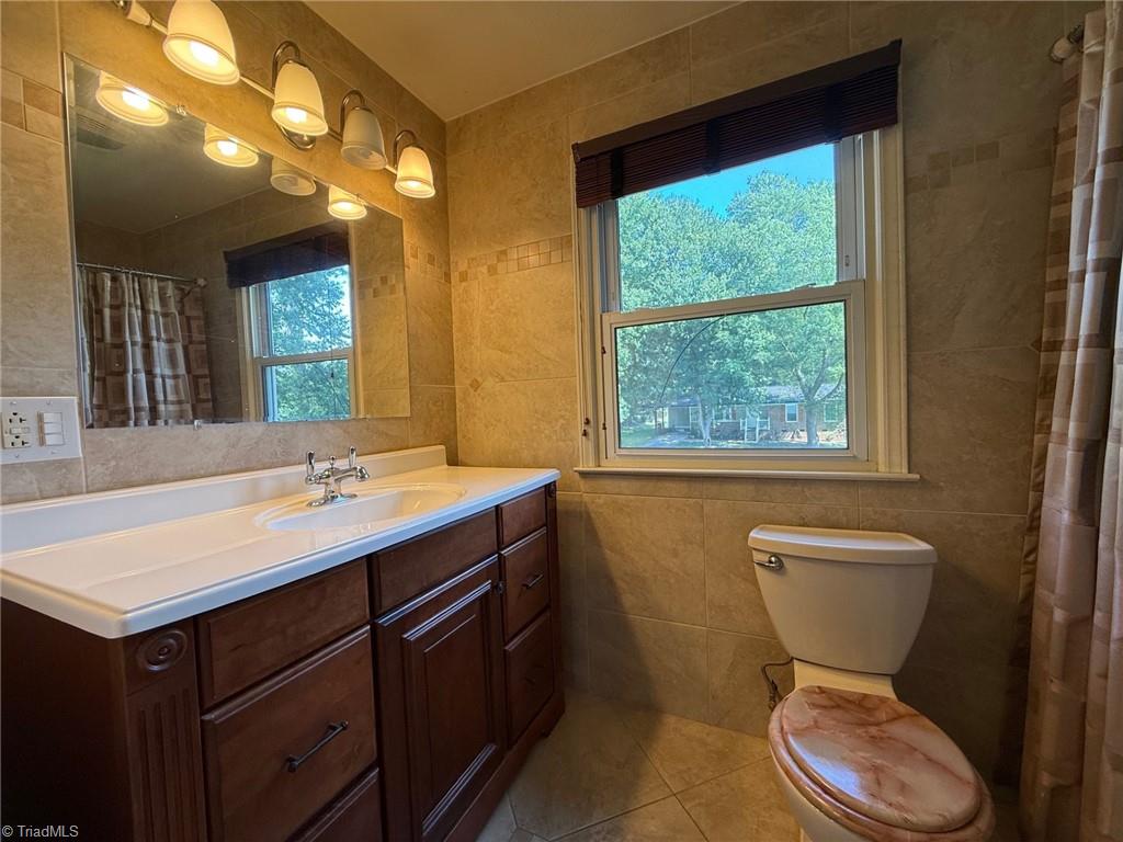 Greensboro, North Carolina 27407, United States, 3 Bedrooms Bedrooms, ,3 BathroomsBathrooms,Residential,Pending,168599