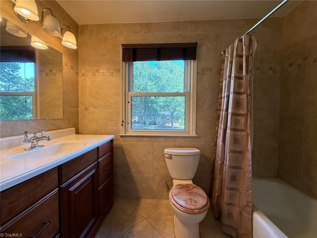 Greensboro, North Carolina 27407, United States, 3 Bedrooms Bedrooms, ,3 BathroomsBathrooms,Residential,Pending,168599