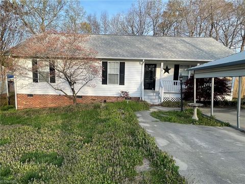 Homes For Sale - 39 Hasty Hill Road<br/> Thomasville, NC 27360