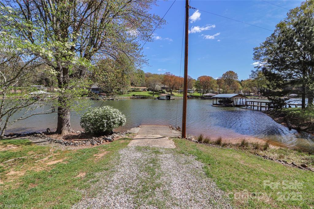 4279 Candlewood Drive, Sherrills Ford, North Carolina image 9