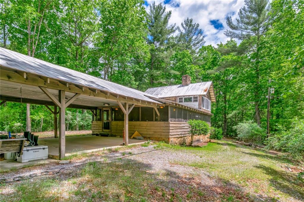 303 Blue Heron Lane, Wilkesboro, North Carolina image 2