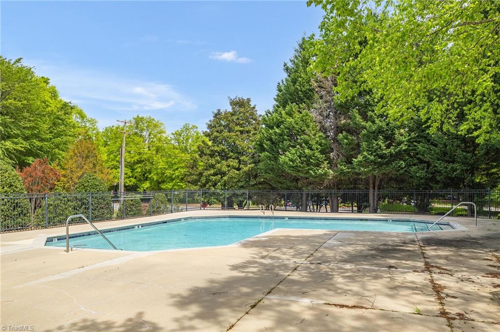 10 Pickwick Place, Greensboro, North Carolina image 32