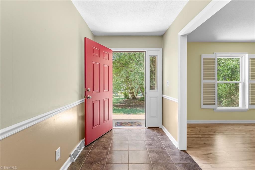 Photo of 3725 Crestbrook Lane, Pfafftown, NC 27040 (MLS # 1224965)