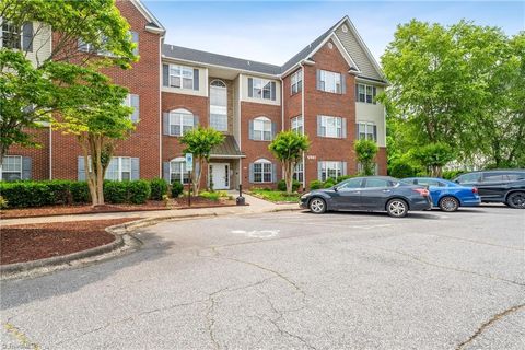 Condo For Sale - 6941 Hanesbrook Circle #204<br/> Forsyth County, Clemmons, NC 27012