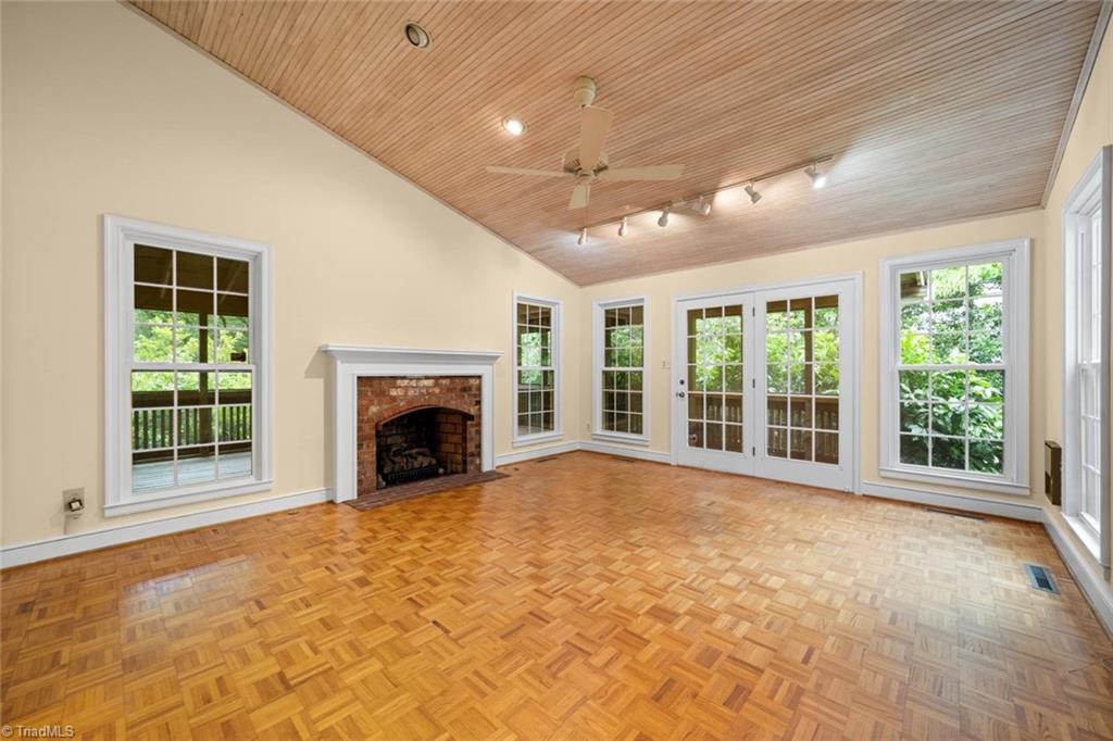 Winston-Salem, North Carolina 27104, United States, 6 Bedrooms Bedrooms, ,3 BathroomsBathrooms,Residential,Pending,138591