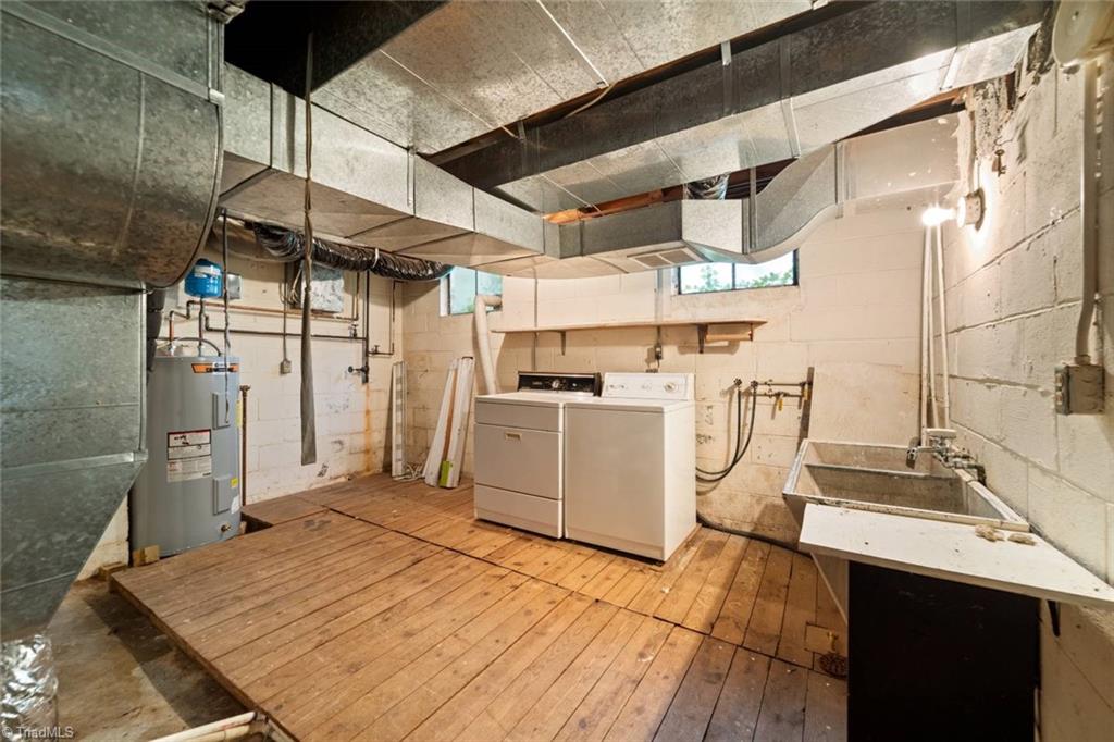 Winston-Salem, North Carolina 27104, United States, 6 Bedrooms Bedrooms, ,3 BathroomsBathrooms,Residential,Pending,138591