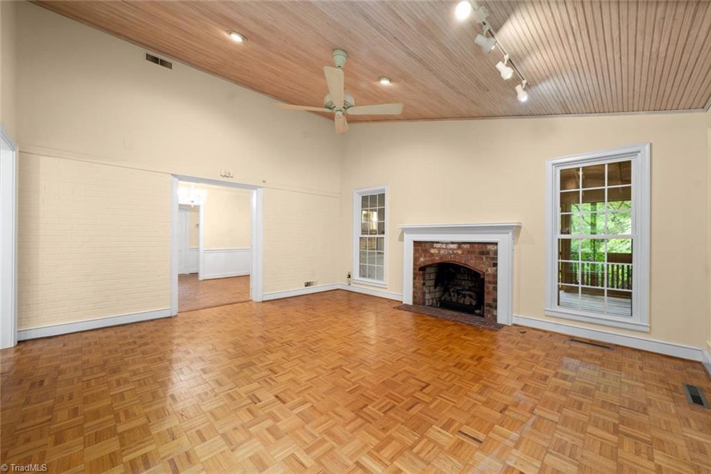 Winston-Salem, North Carolina 27104, United States, 6 Bedrooms Bedrooms, ,3 BathroomsBathrooms,Residential,Pending,138591