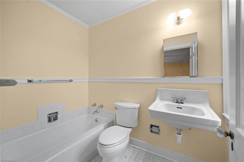 Winston-Salem, North Carolina 27104, United States, 6 Bedrooms Bedrooms, ,3 BathroomsBathrooms,Residential,Pending,138591