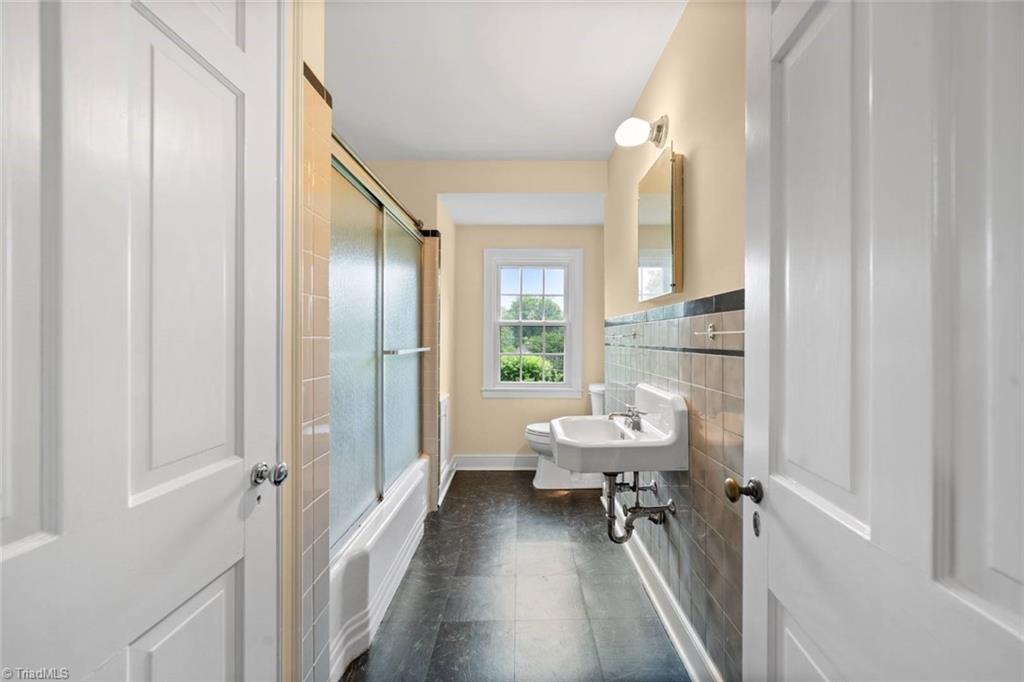 Winston-Salem, North Carolina 27104, United States, 6 Bedrooms Bedrooms, ,3 BathroomsBathrooms,Residential,Pending,138591