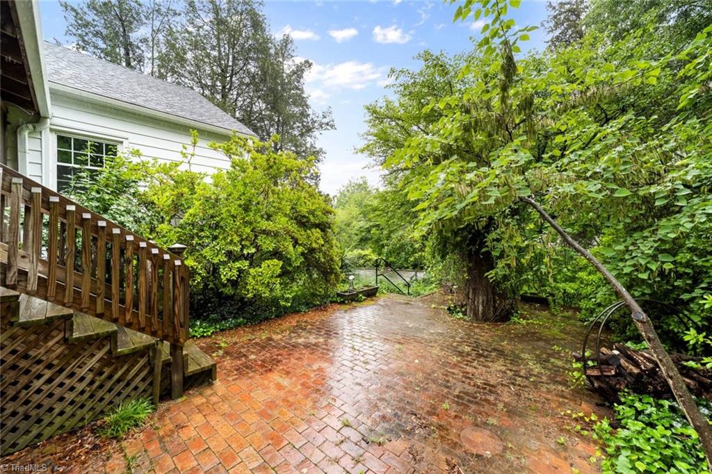 Winston-Salem, North Carolina 27104, United States, 6 Bedrooms Bedrooms, ,3 BathroomsBathrooms,Residential,Pending,138591