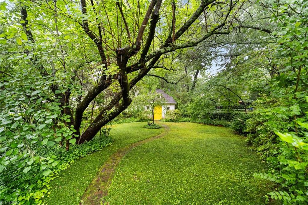 Winston-Salem, North Carolina 27104, United States, 6 Bedrooms Bedrooms, ,3 BathroomsBathrooms,Residential,Pending,138591