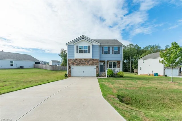 1174 Tilburn Terrace, photo 3 of 49