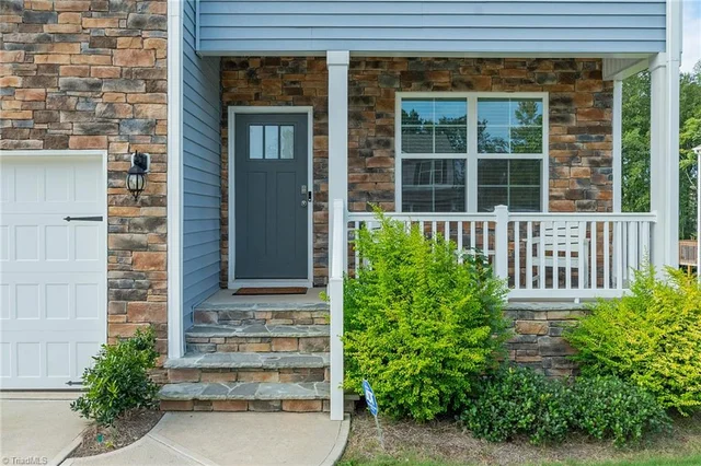 1174 Tilburn Terrace, photo 2 of 49