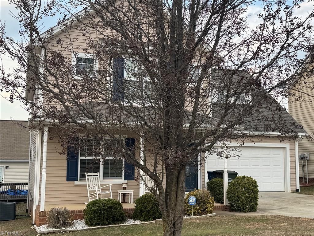 Photo of 219 19th Avenue SE, Hickory, NC 28602 (MLS # 1211041)