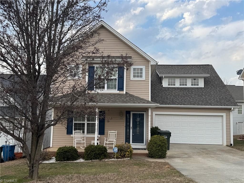 Photo of 219 19th Avenue SE, Hickory, NC 28602 (MLS # 1211041)