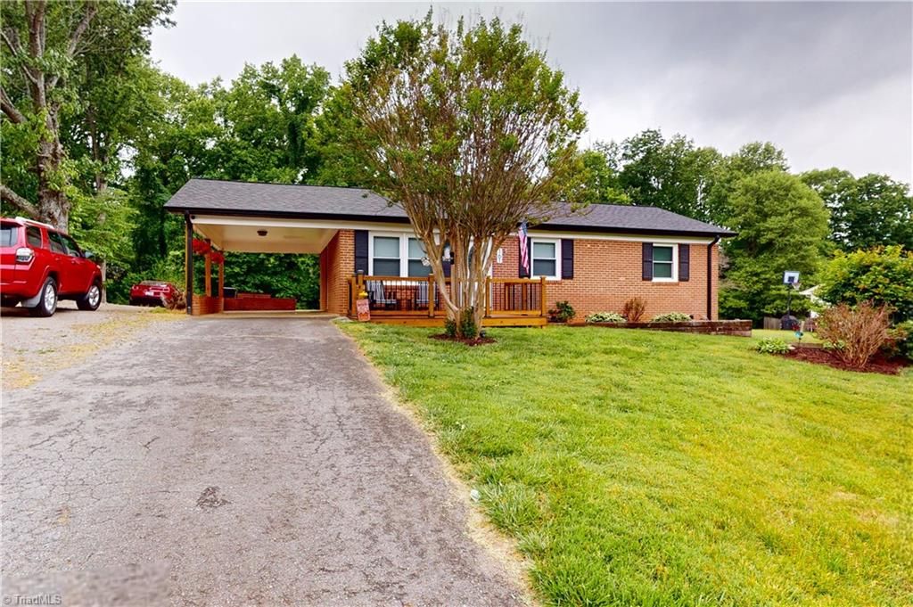 Photo of 161 Washington Avenue, Mount Airy, NC 27030 (MLS # 1219064)