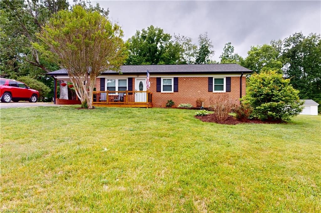 Photo of 161 Washington Avenue, Mount Airy, NC 27030 (MLS # 1219064)