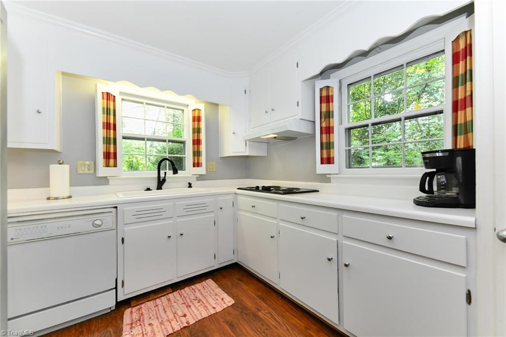 1102 Forest Hill Drive, Greensboro, North Carolina image 8