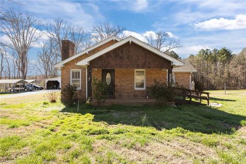 Homes For Sale - 4027 Old Lexington Road<br/> Randolph County, Asheboro, NC 27205