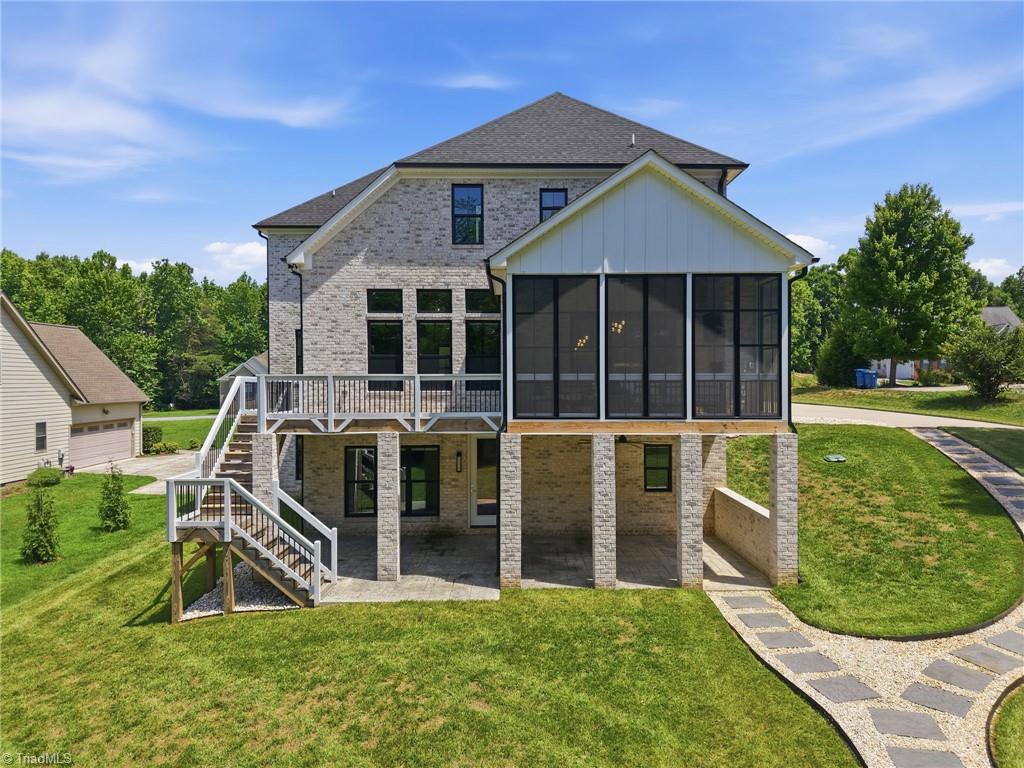 Welcome to this modern custom luxury home by Walraven Signature Homes, – image 48