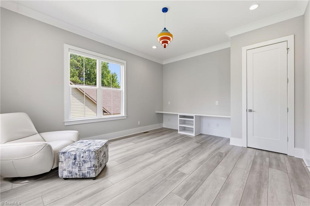 Welcome to this modern custom luxury home by Walraven Signature Homes, – image 7