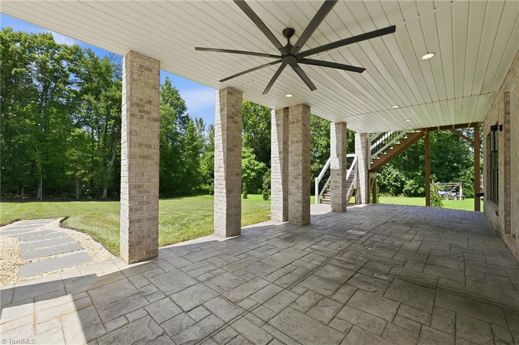 Welcome to this modern custom luxury home by Walraven Signature Homes, – image 45