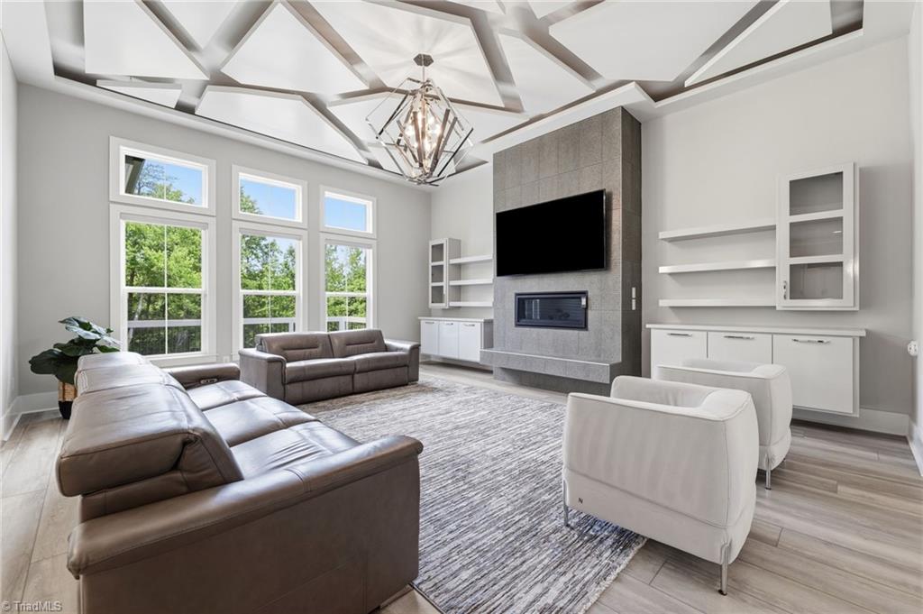 Welcome to this modern custom luxury home by Walraven Signature Homes, – image 9
