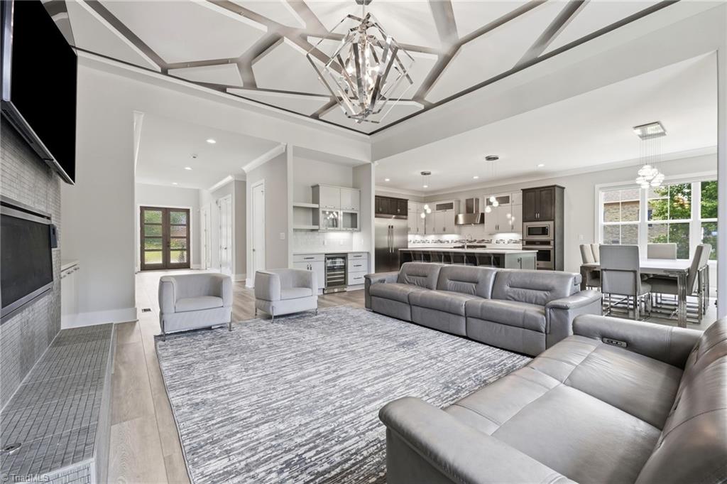 Welcome to this modern custom luxury home by Walraven Signature Homes, – image 12
