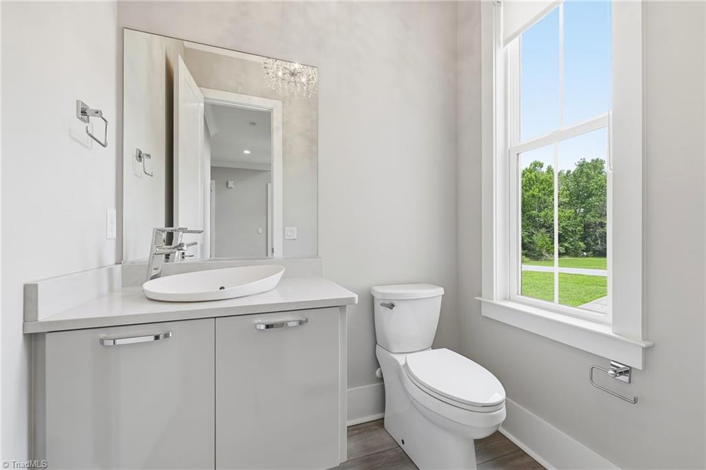 Welcome to this modern custom luxury home by Walraven Signature Homes, – image 4