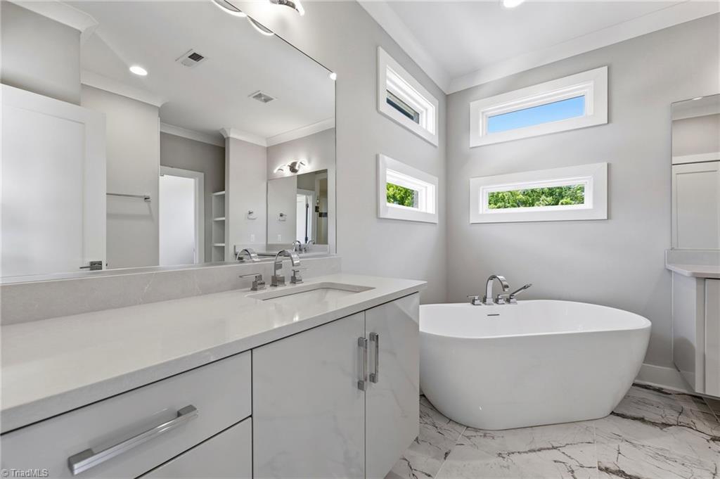 Welcome to this modern custom luxury home by Walraven Signature Homes, – image 31