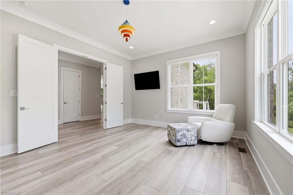 Welcome to this modern custom luxury home by Walraven Signature Homes, – image 8