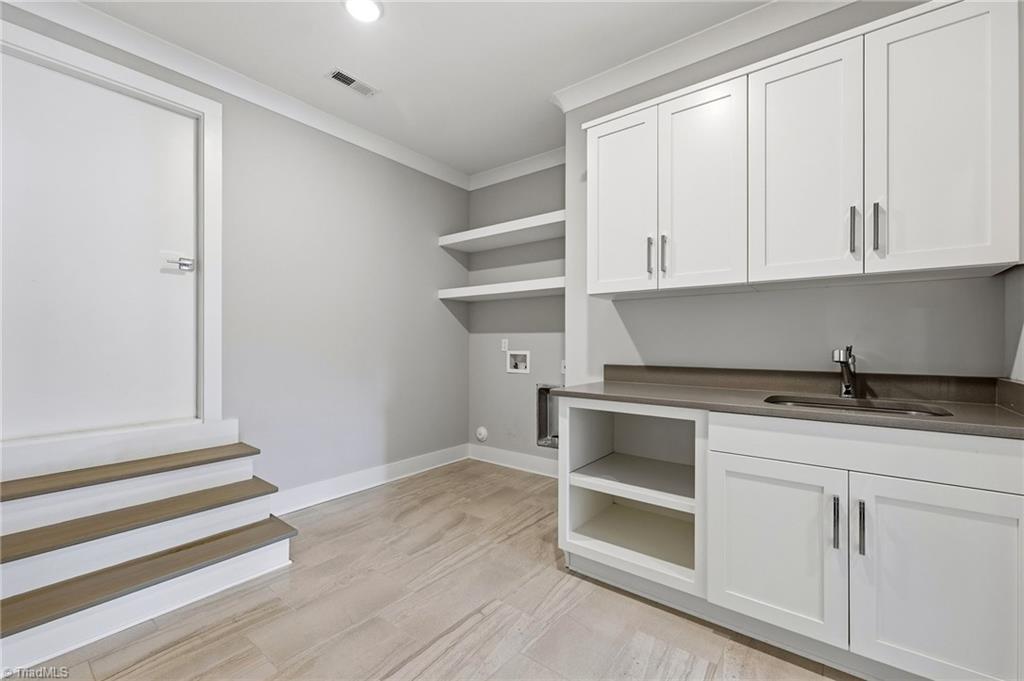 Welcome to this modern custom luxury home by Walraven Signature Homes, – image 21